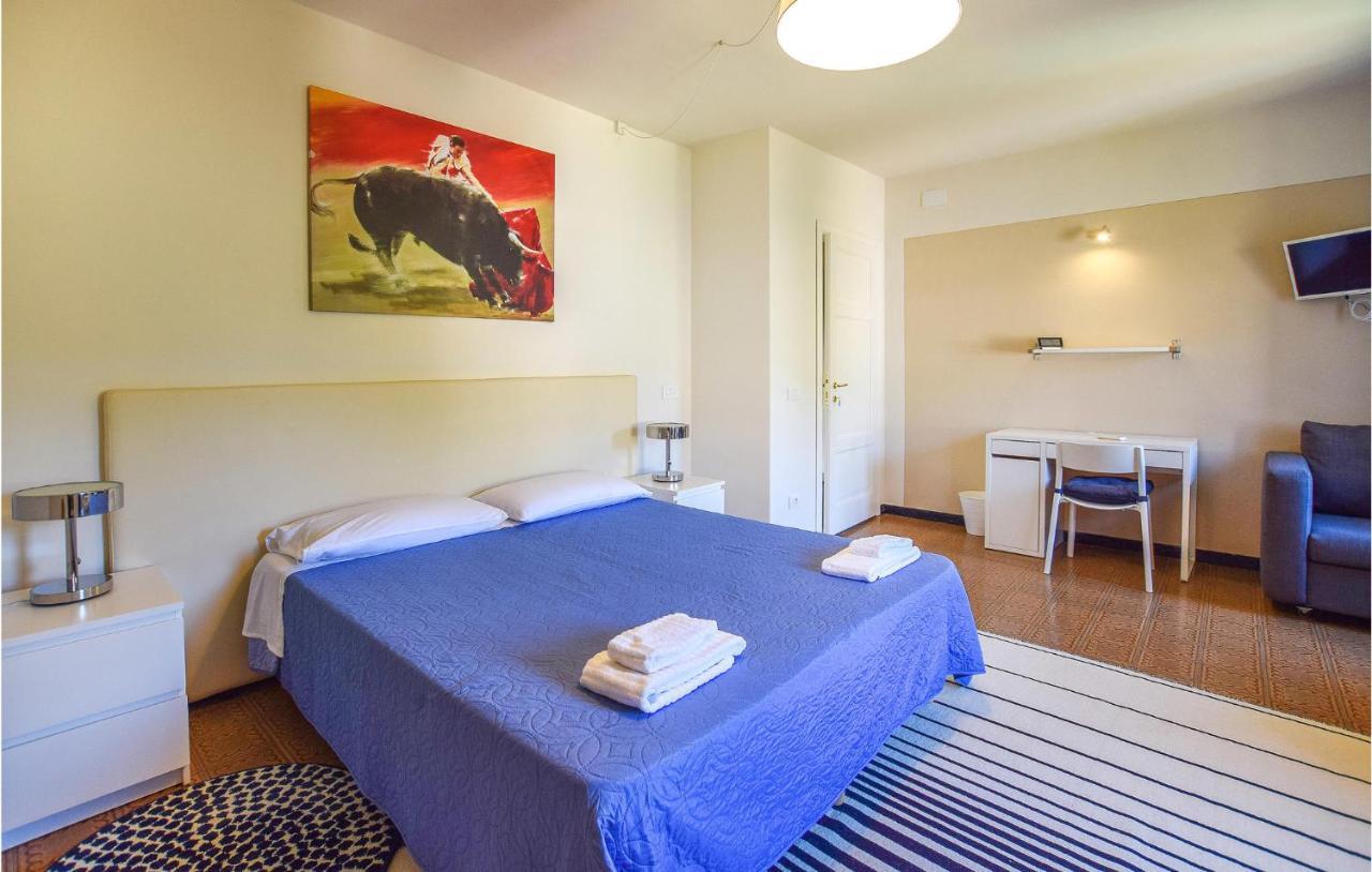 5 Bedroom Amazing Home In Fabbiano Fabbiano  ภายนอก รูปภาพ