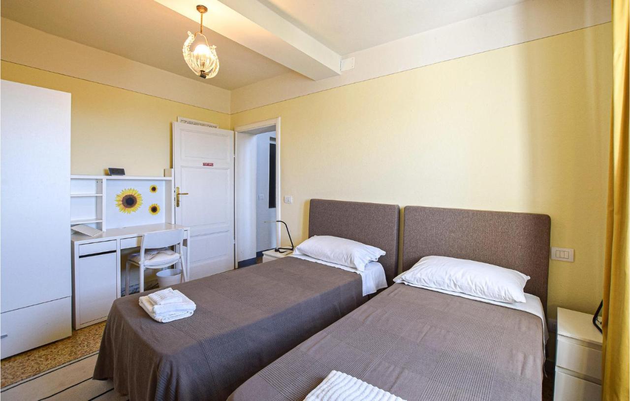 5 Bedroom Amazing Home In Fabbiano Fabbiano  ภายนอก รูปภาพ