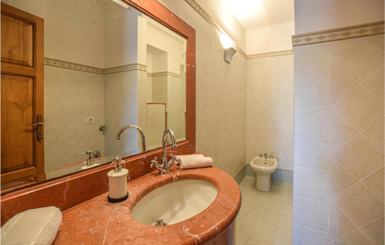 5 Bedroom Amazing Home In Fabbiano Fabbiano  ภายนอก รูปภาพ