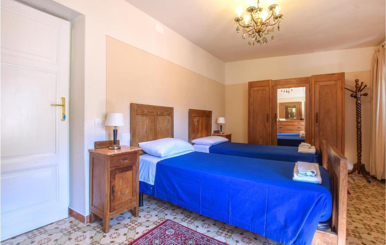 5 Bedroom Amazing Home In Fabbiano Fabbiano  ภายนอก รูปภาพ